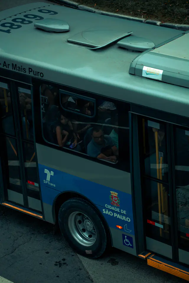 Ônibus em uma rua de São Paulo