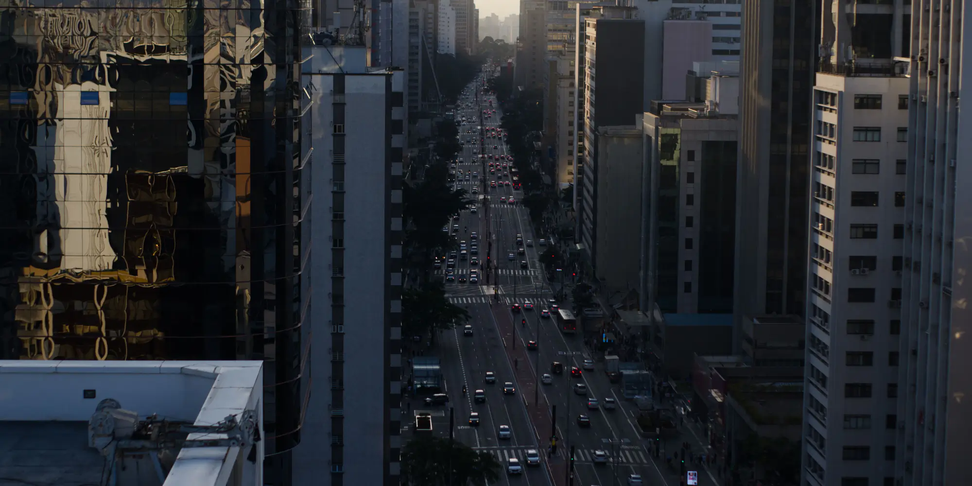 Vista aérea de uma avenida de São Paulo